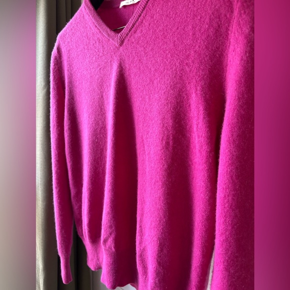 The Row | Suzi Cashmere V-Neck Sweater in Hot Pink | Large - Picture 4 of 10